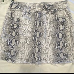 YMI  skirt  junior size 13 / or 31